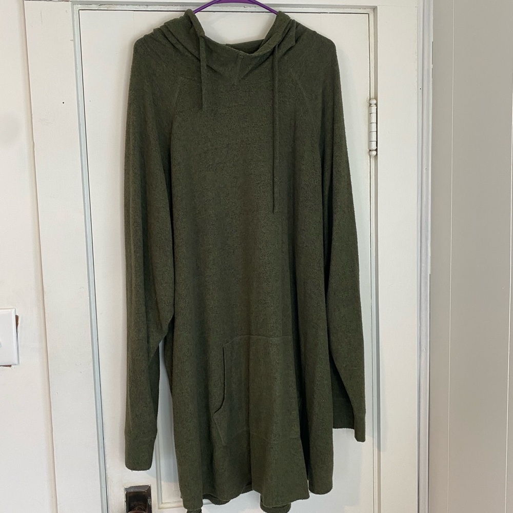 Torrid size 6 super soft hooded sweater